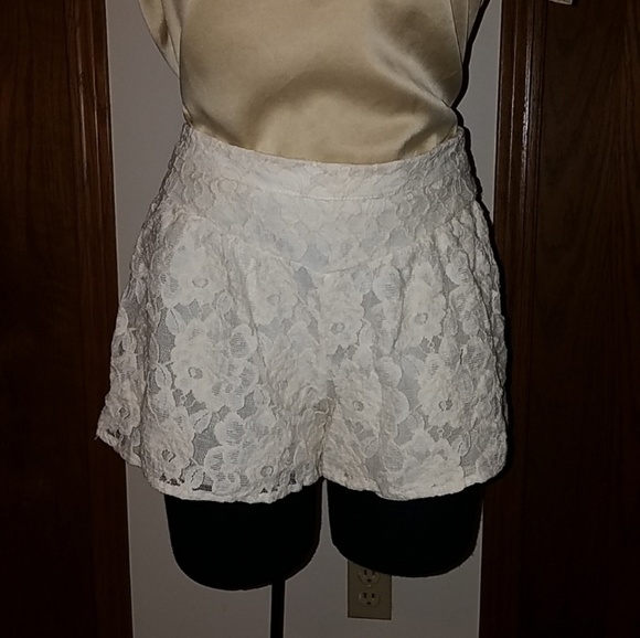 3 for $30 Ella Moss for Anthro lace tap shorts - Picture 3 of 9